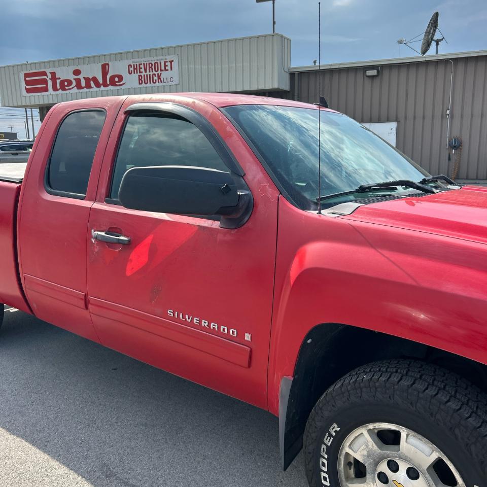 Chevrolet Silverado 1500 4WD Ext Cab 143.5" LT 2010
