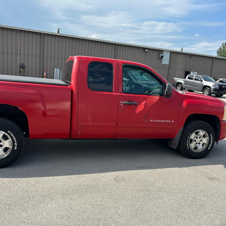 Chevrolet Silverado 1500 4WD Ext Cab 143.5" LT 2010