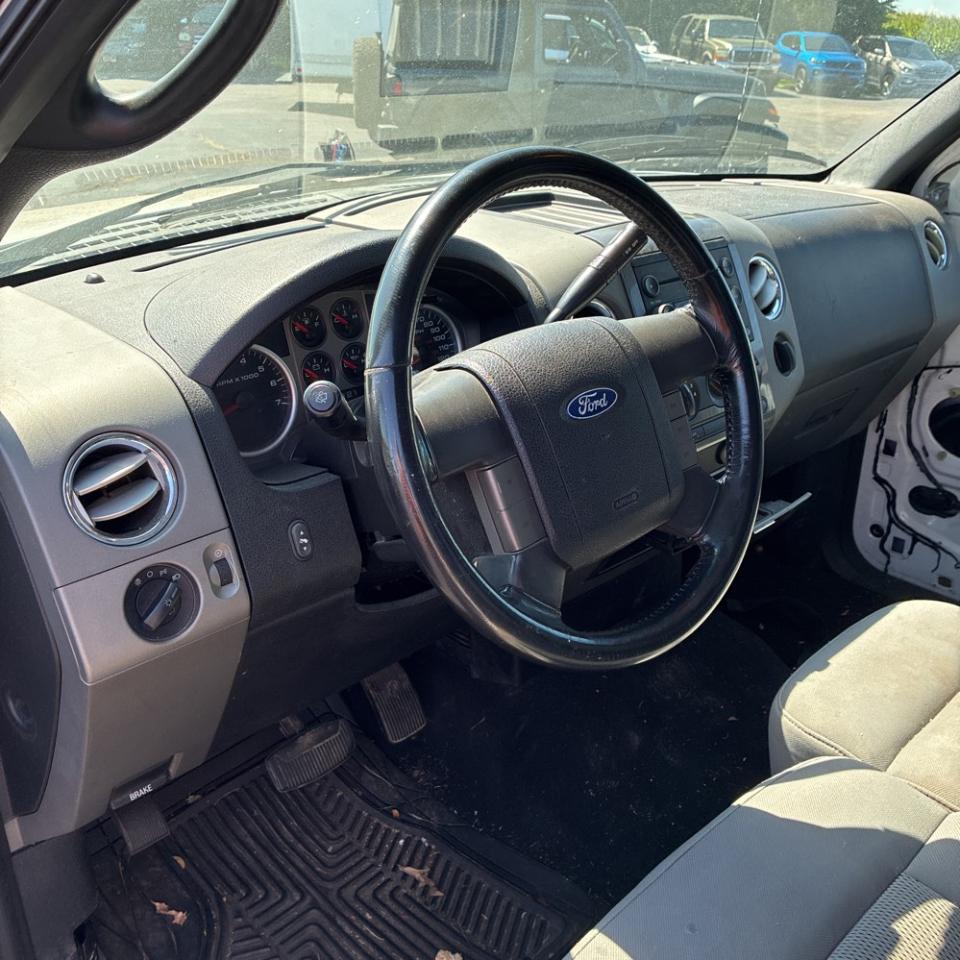 Ford F-150 SuperCrew 139" XLT 4WD 2004