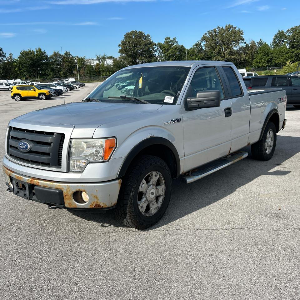 Ford F-150 4WD SuperCab 145" XL 2010