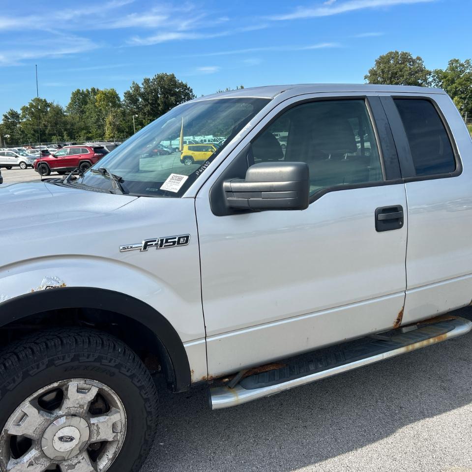 Ford F-150 4WD SuperCab 145" XL 2010