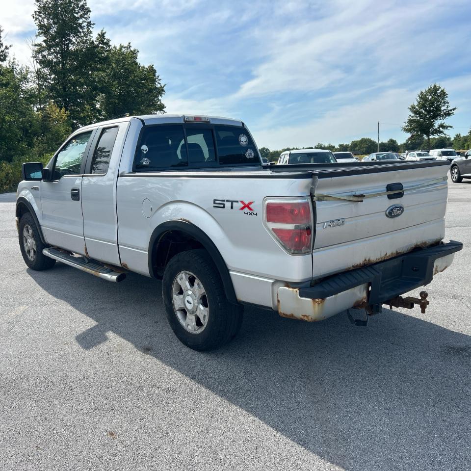 Ford F-150 4WD SuperCab 145" XL 2010