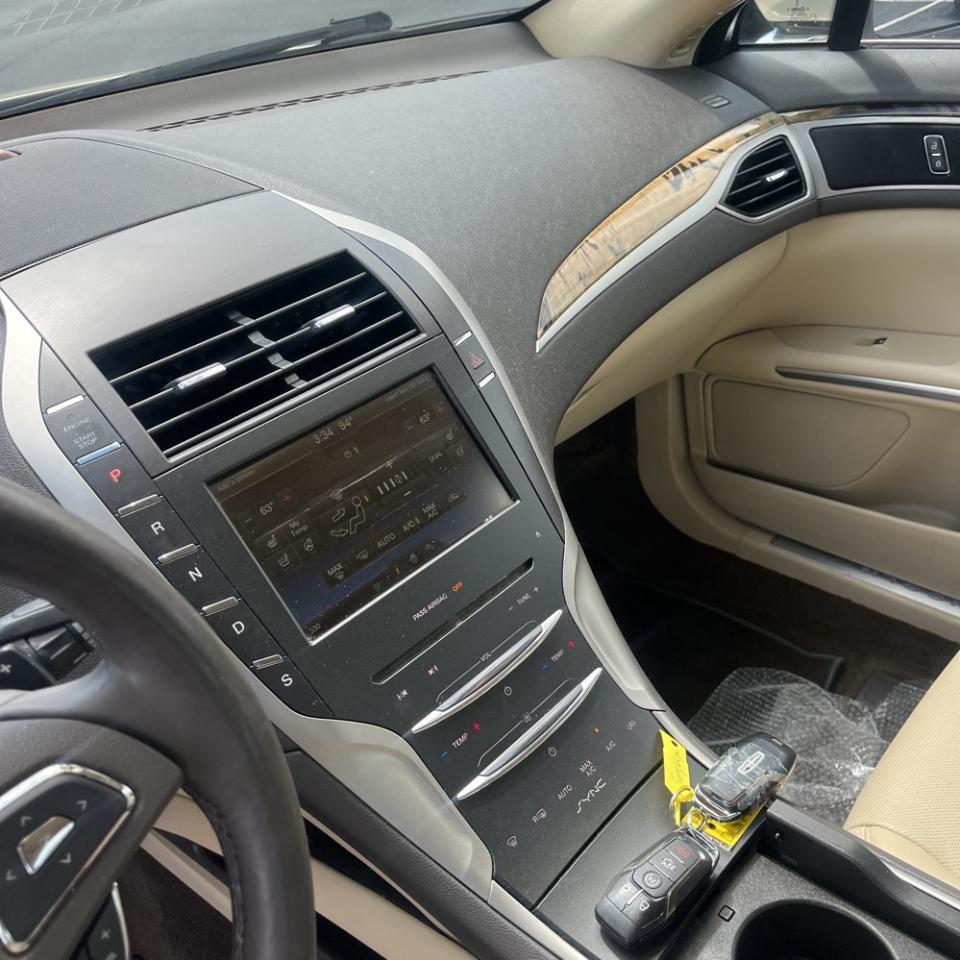 Lincoln MKZ 4dr Sdn FWD 2015