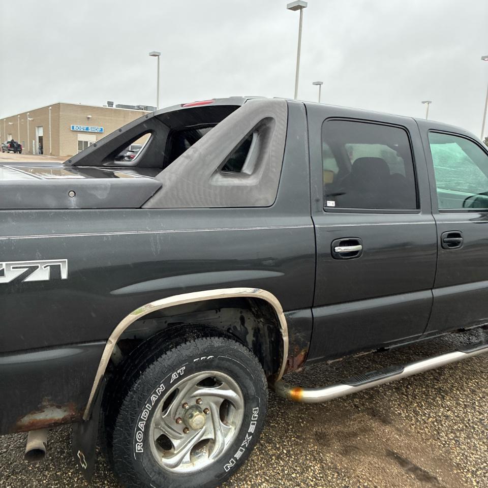 Chevrolet Avalanche 1500 5dr Crew Cab 130" WB 4WD Z71 2004
