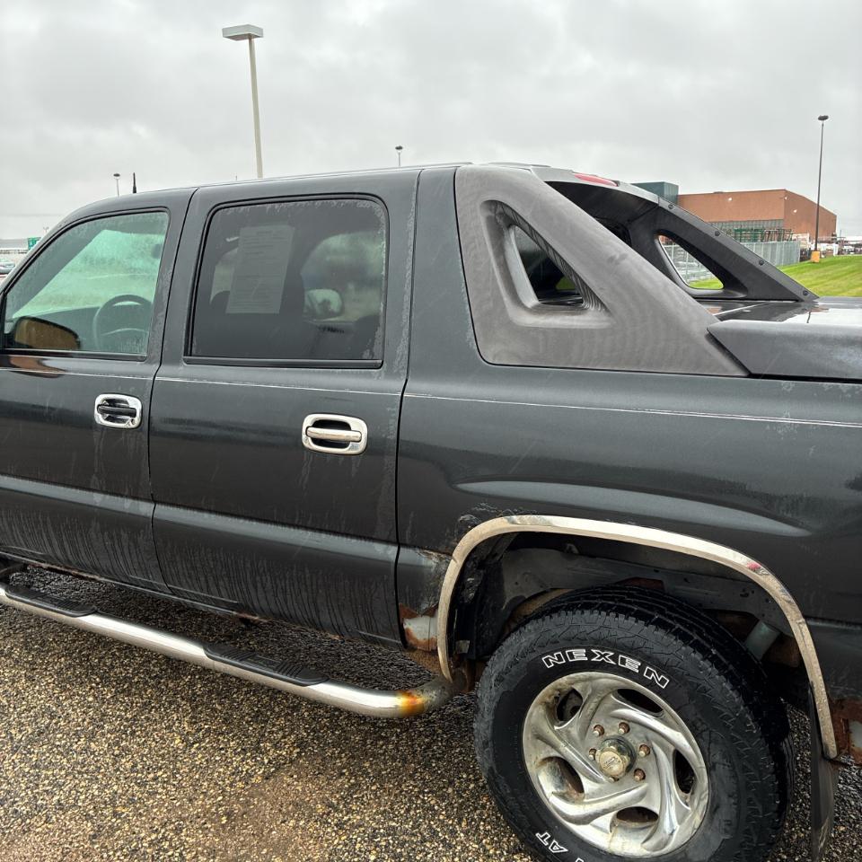 Chevrolet Avalanche 1500 5dr Crew Cab 130" WB 4WD Z71 2004
