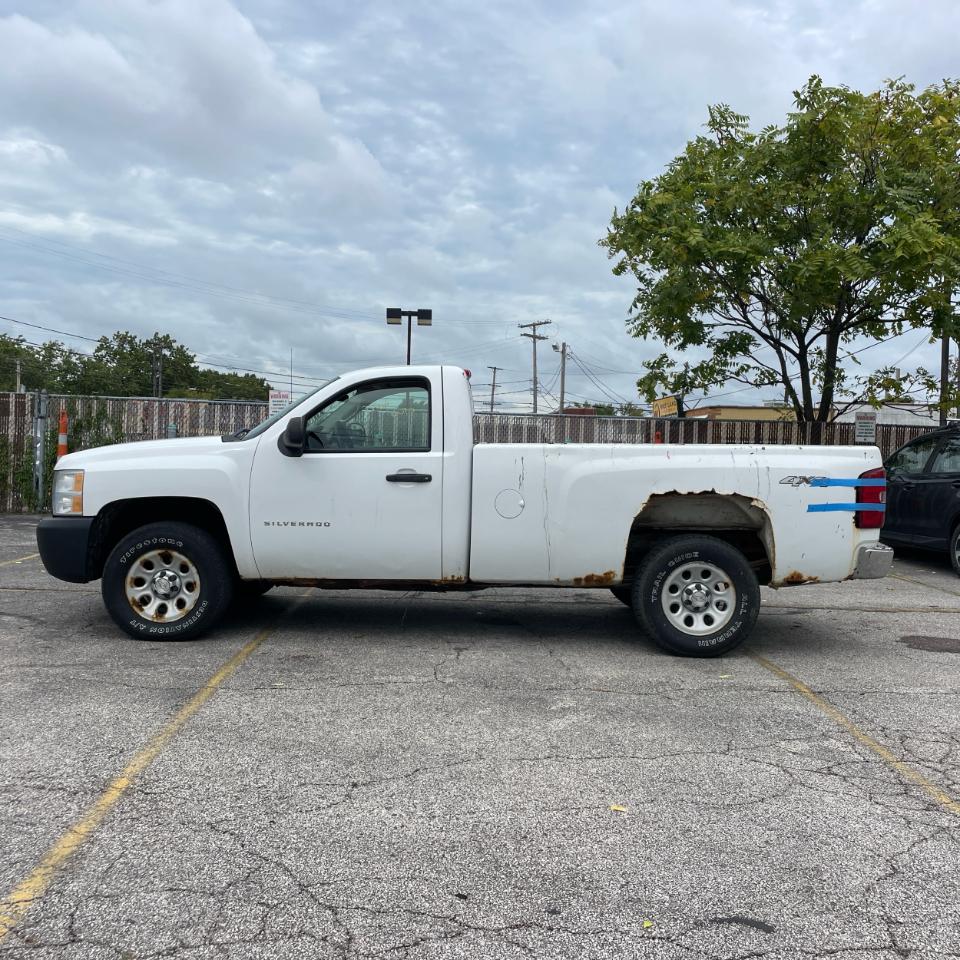Chevrolet Silverado 1500 4WD Reg Cab 133.0" Work Truck 2010