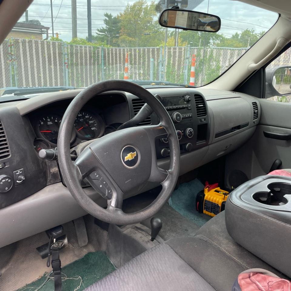 Chevrolet Silverado 1500 4WD Reg Cab 133.0" Work Truck 2010