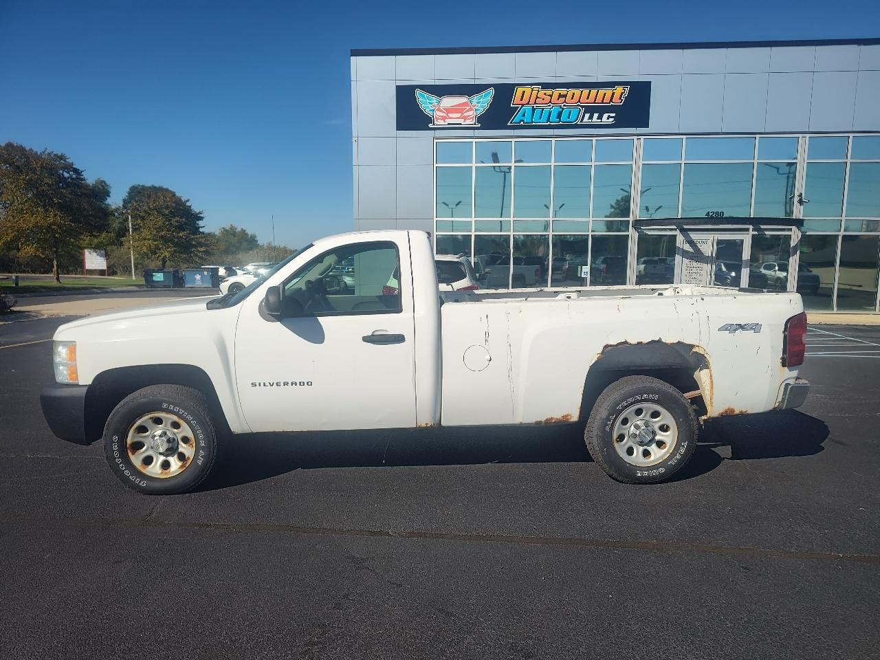 Chevrolet Silverado 1500 4WD Reg Cab 133.0" Work Truck 2010