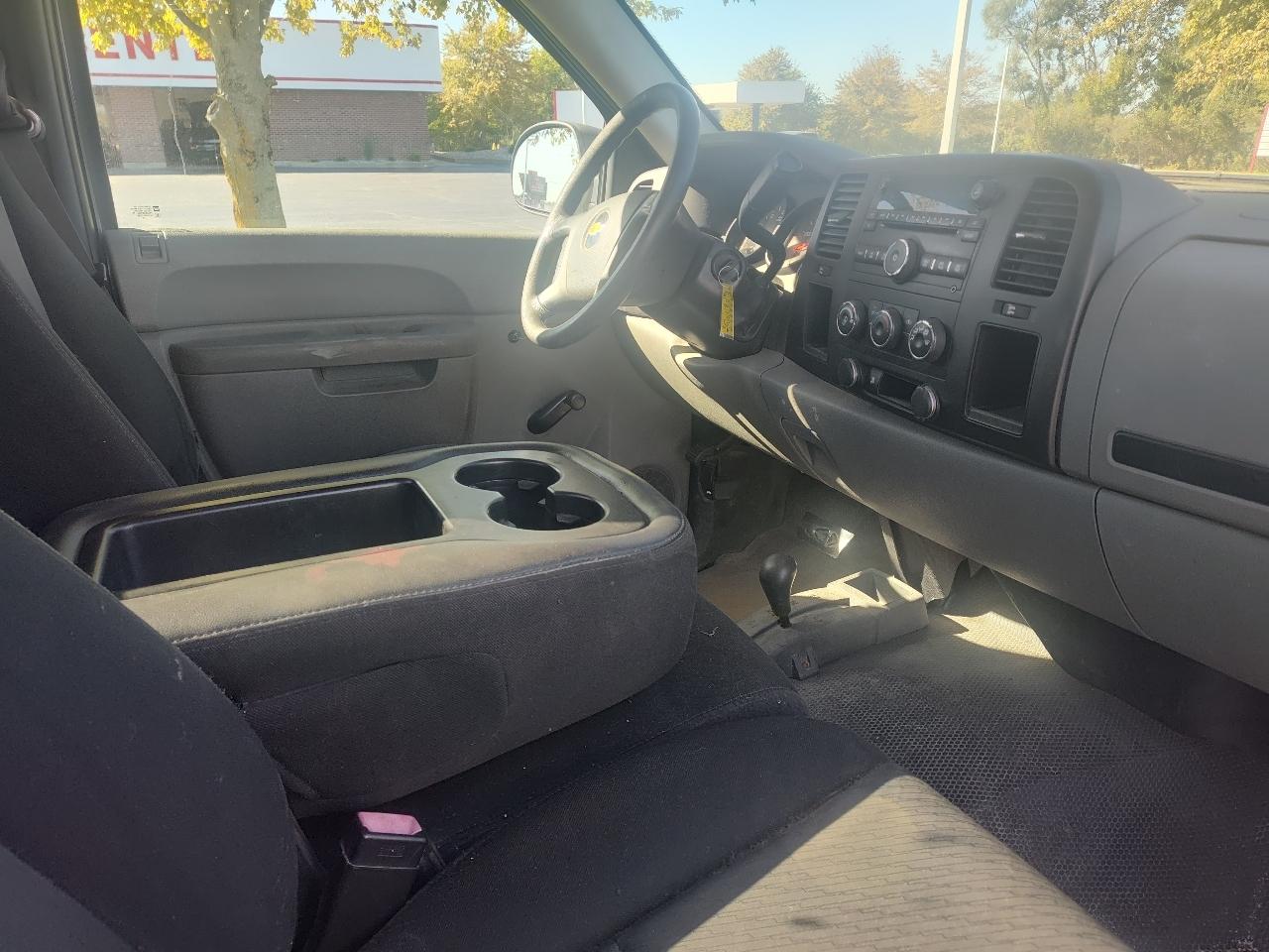Chevrolet Silverado 1500 4WD Reg Cab 133.0" Work Truck 2010