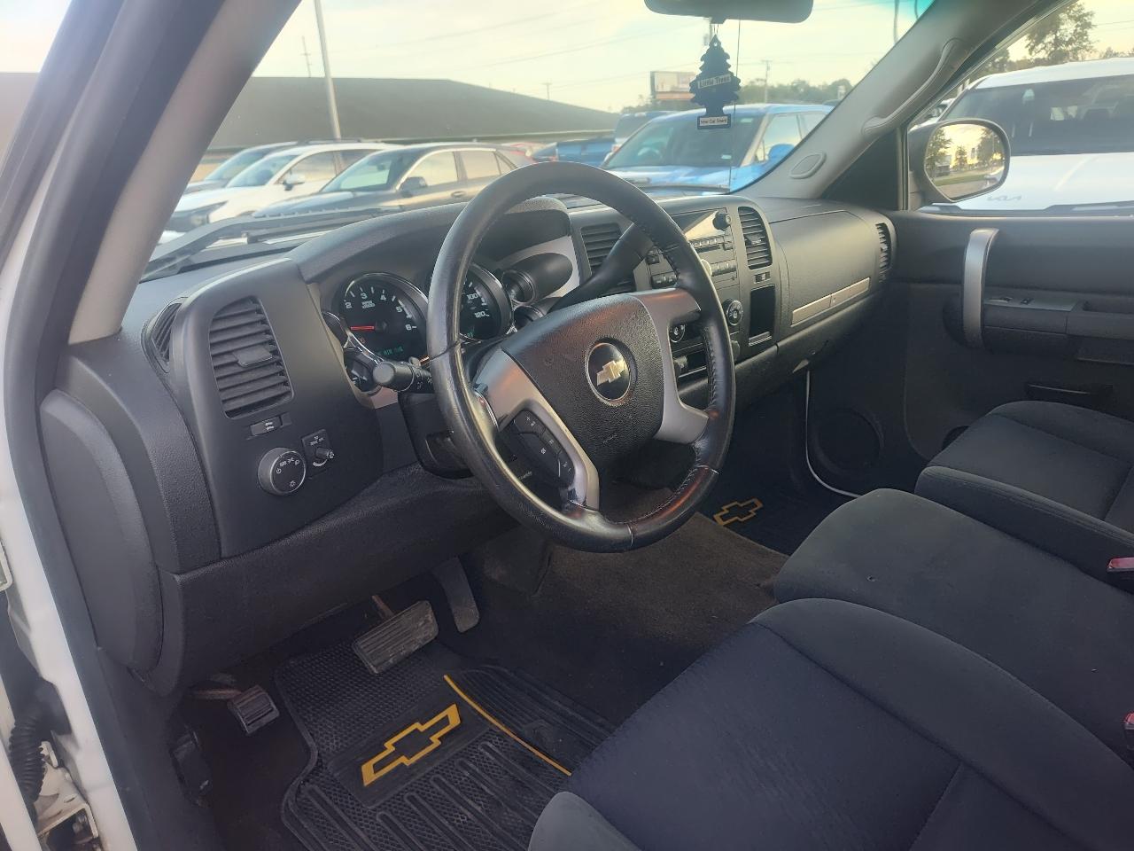 Chevrolet Silverado 1500 4WD Crew Cab 143.5" LT 2009