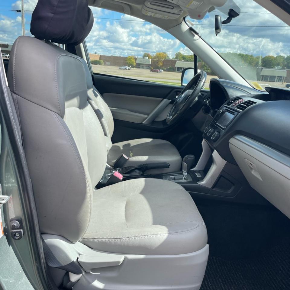 Subaru Forester 4dr Auto 2.5i Touring PZEV 2014