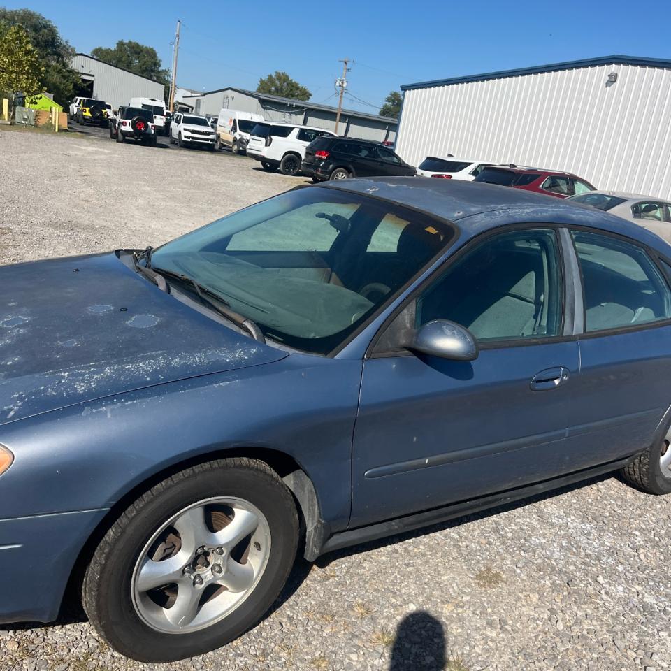 Ford Taurus 4dr Sdn SE 2000