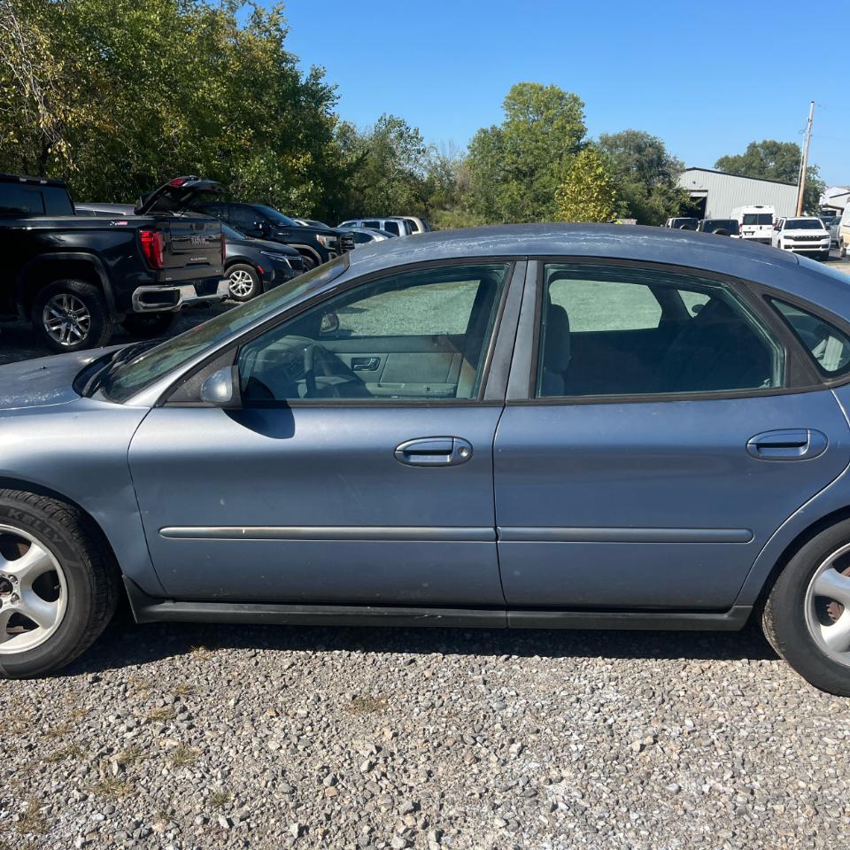 Ford Taurus 4dr Sdn SE 2000