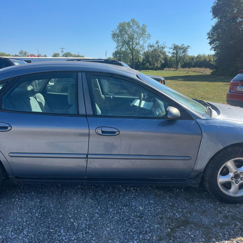 Ford Taurus 4dr Sdn SE 2000