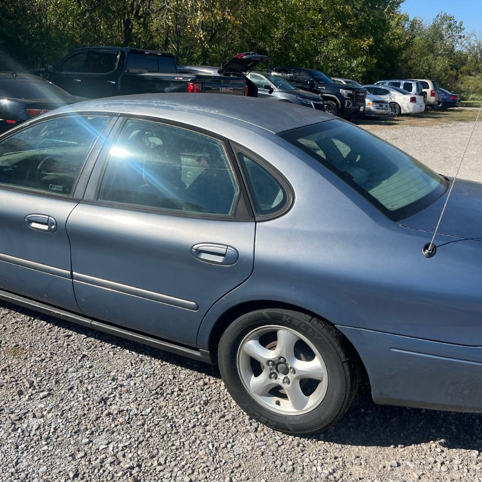 Ford Taurus 4dr Sdn SE 2000
