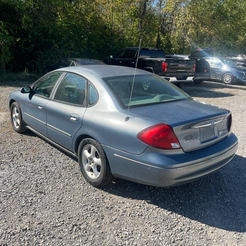 Ford Taurus 4dr Sdn SE 2000