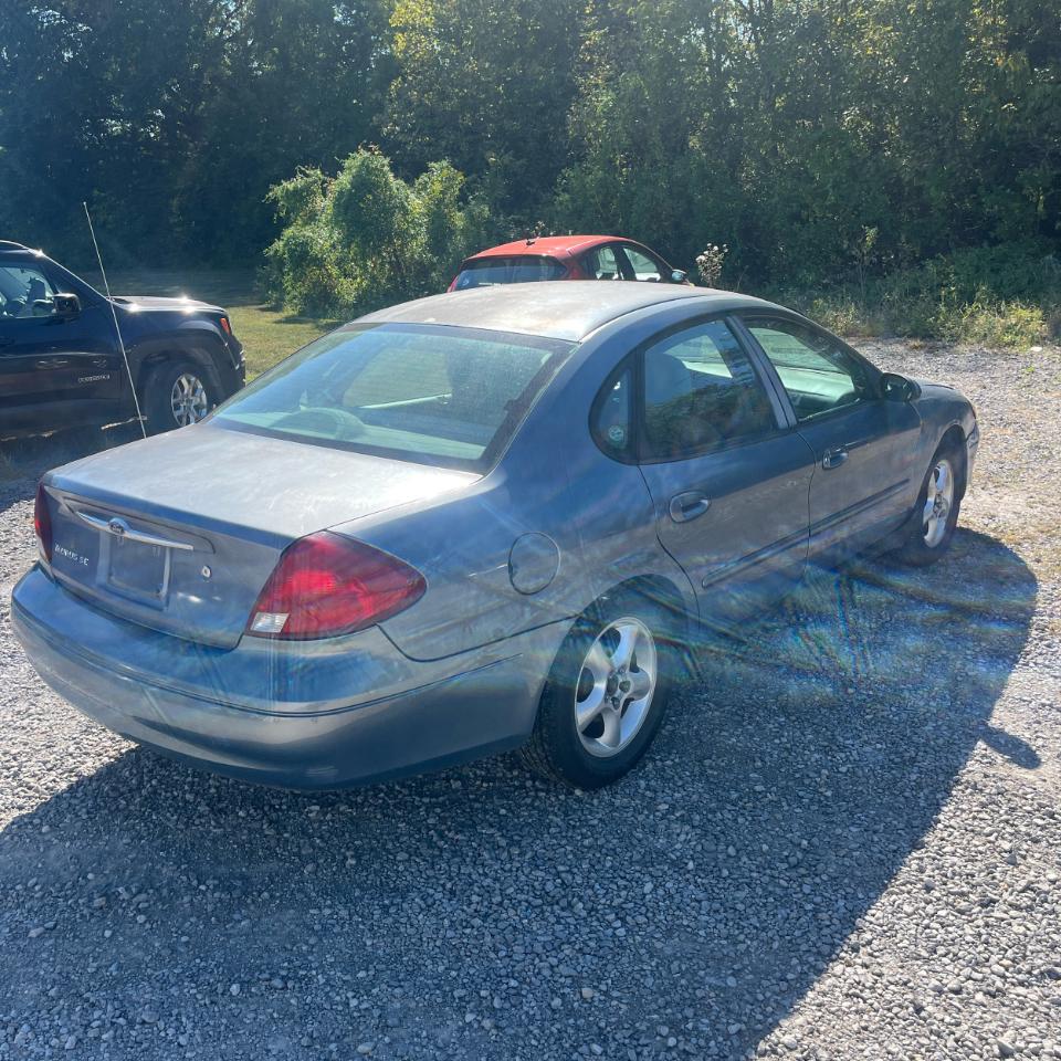 Ford Taurus 4dr Sdn SE 2000