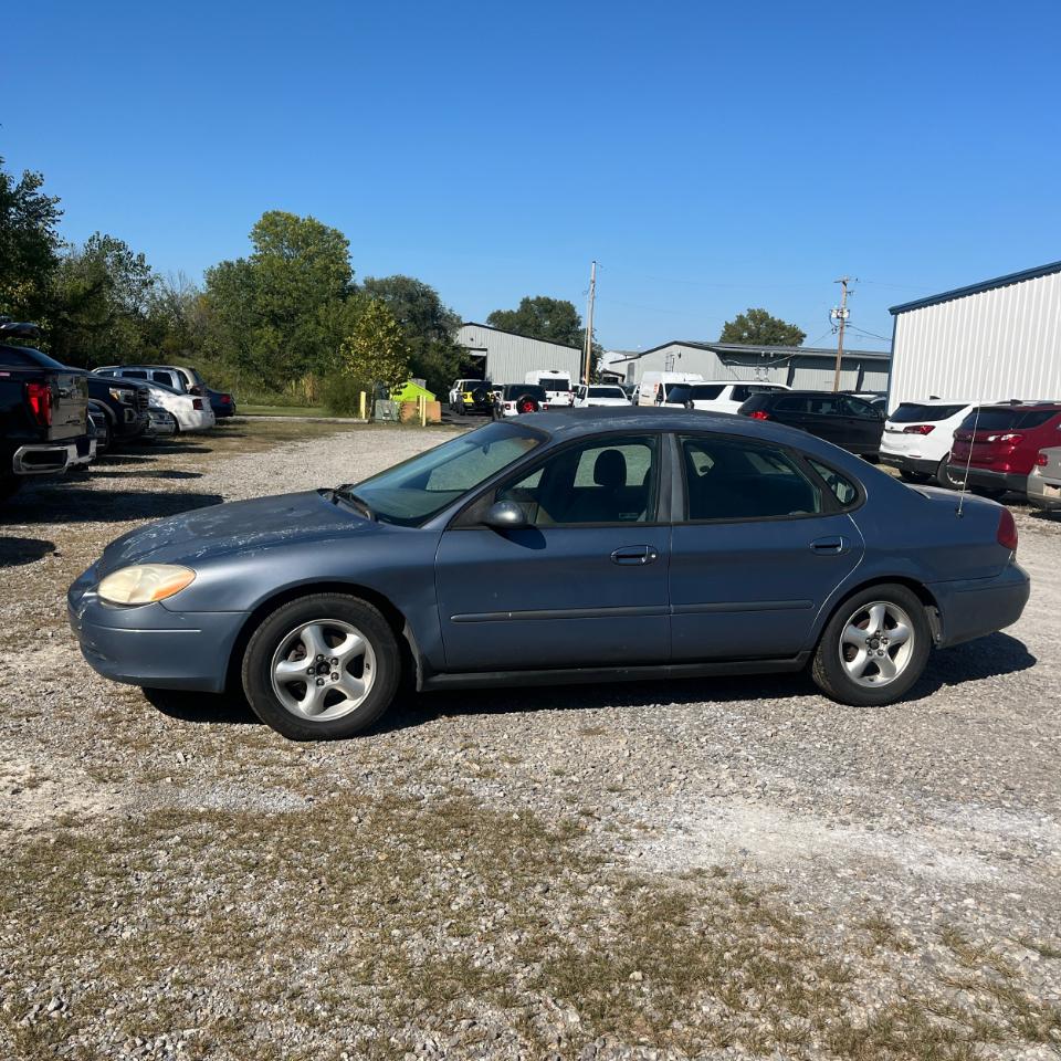 Ford Taurus 4dr Sdn SE 2000