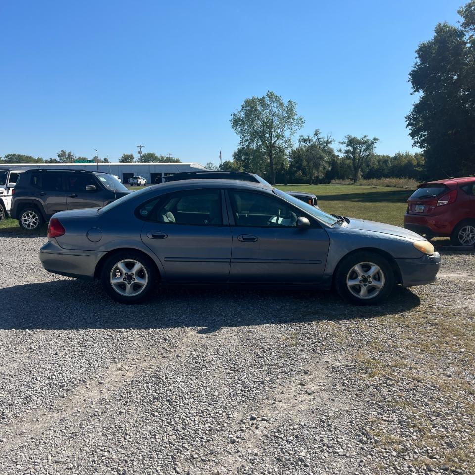 Ford Taurus 4dr Sdn SE 2000