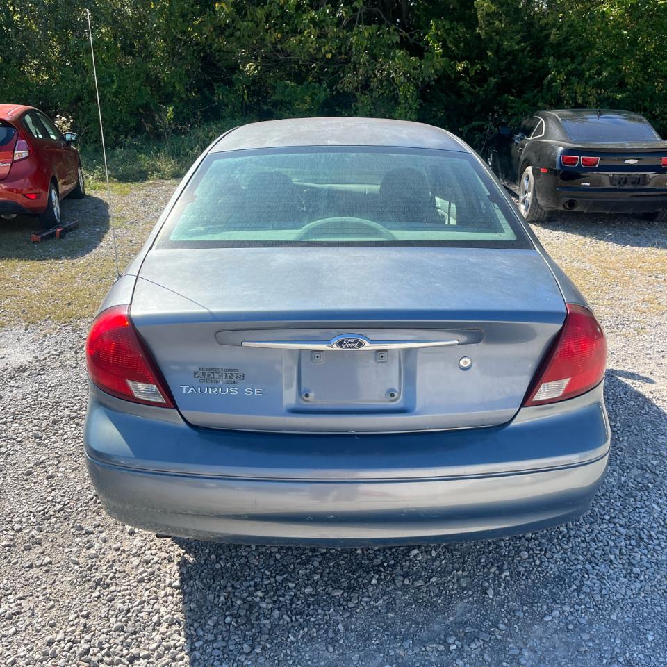 Ford Taurus 4dr Sdn SE 2000