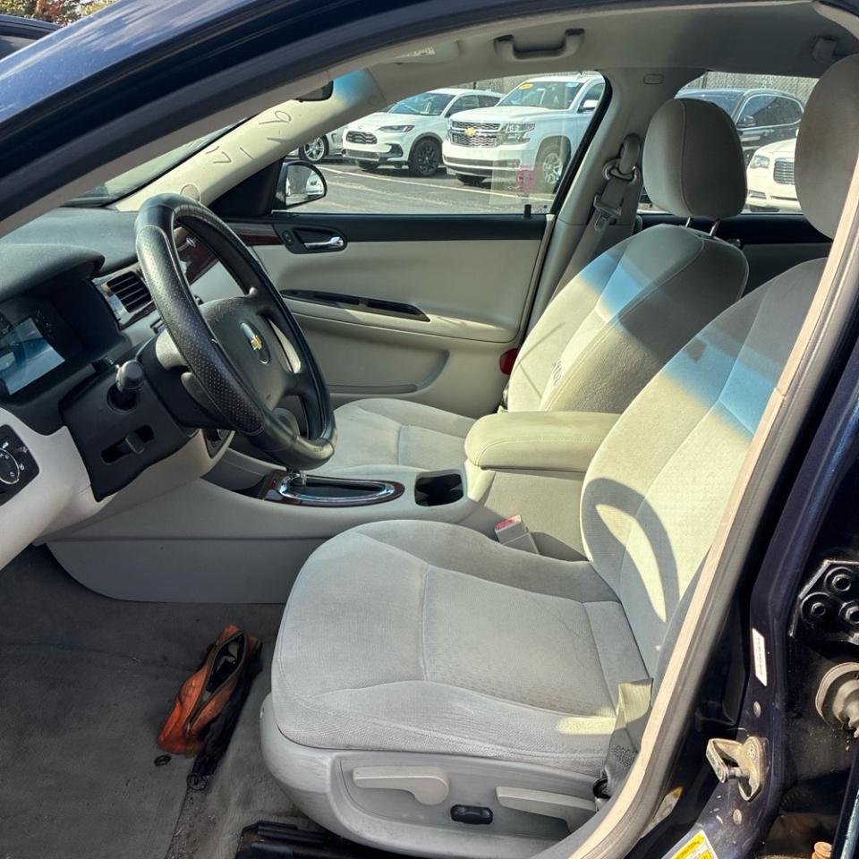 Chevrolet Impala 4dr Sdn LS 2010