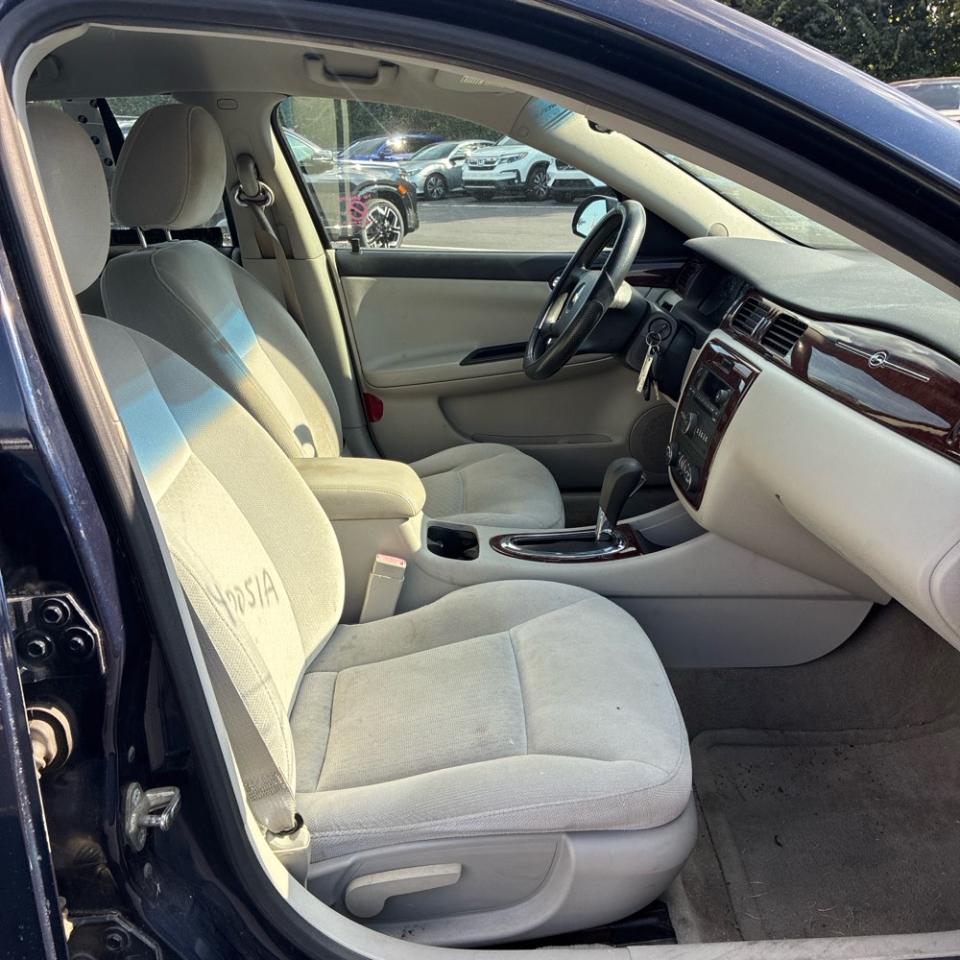 Chevrolet Impala 4dr Sdn LS 2010
