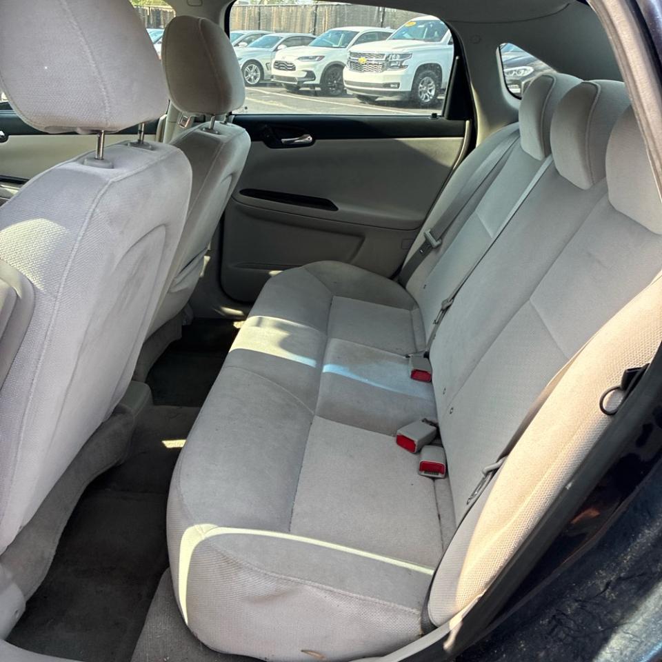 Chevrolet Impala 4dr Sdn LS 2010
