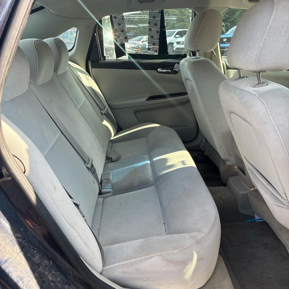 Chevrolet Impala 4dr Sdn LS 2010