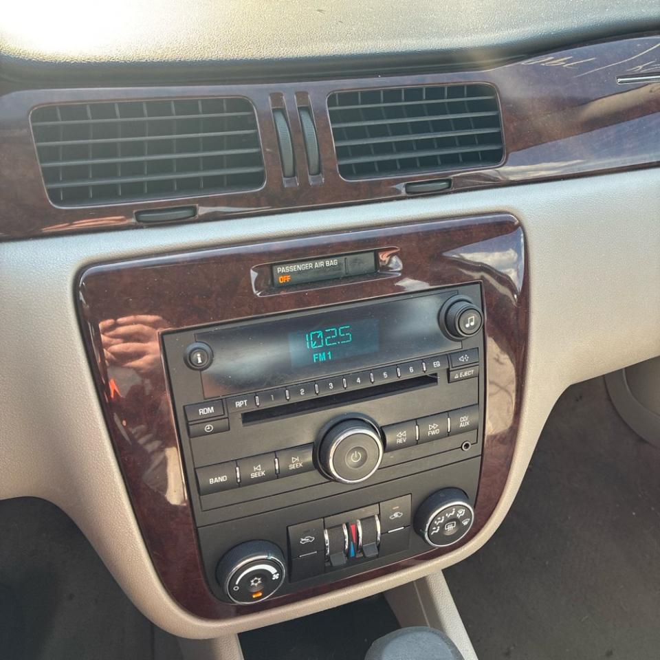 Chevrolet Impala 4dr Sdn LS 2010