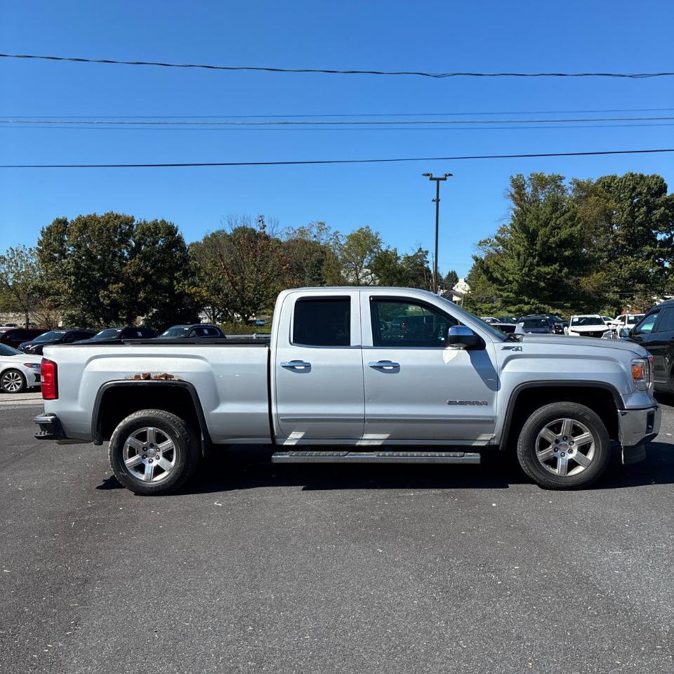 GMC Sierra 1500 4WD Double Cab 143.5" SLT 2015