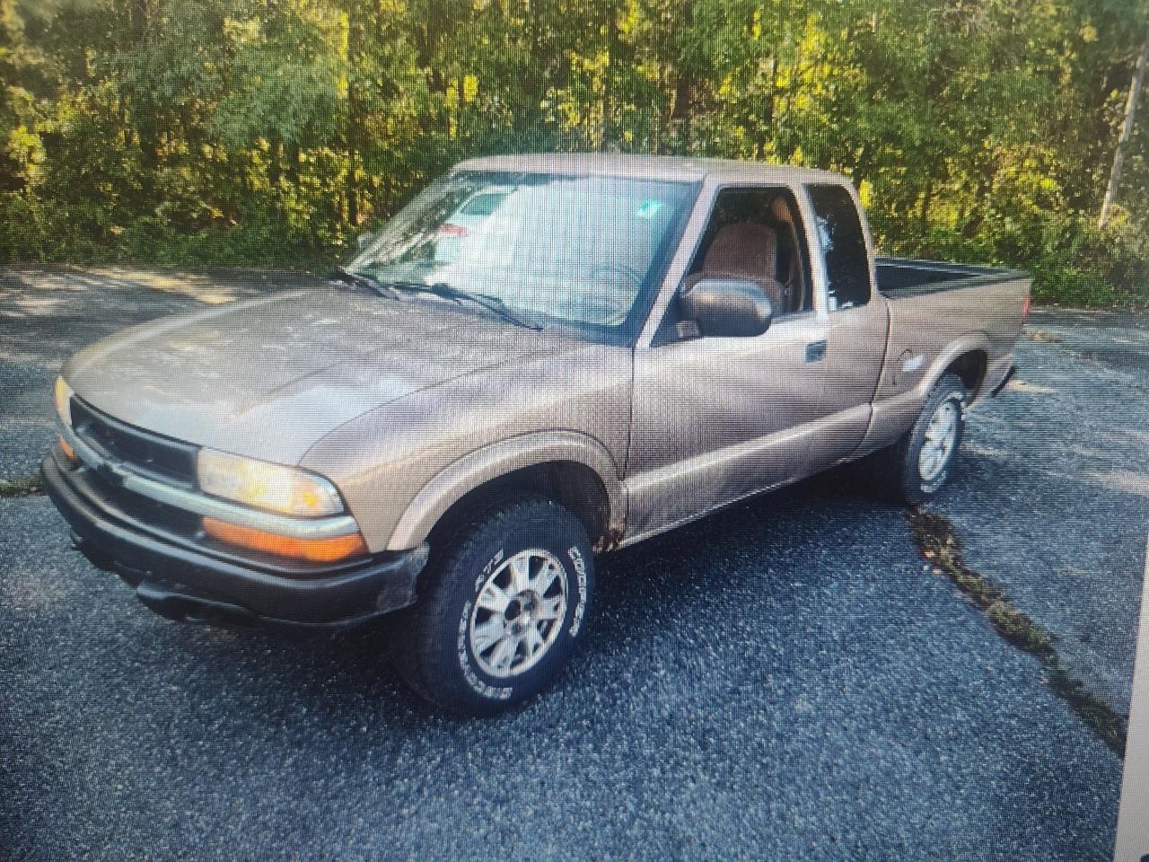 GMC Sonoma Ext Cab 123" WB 4WD SLS 2002