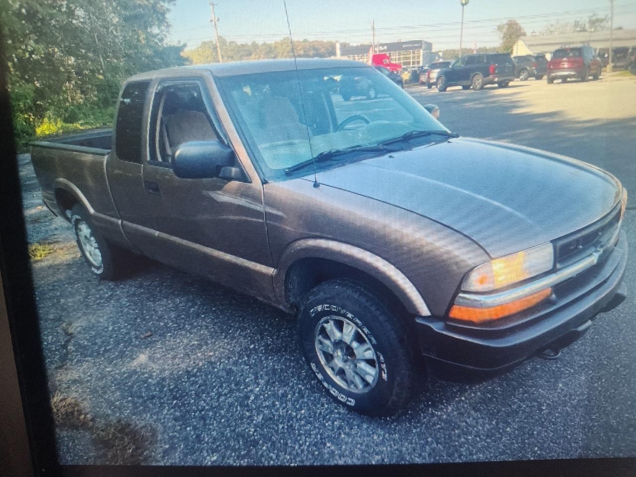 GMC Sonoma Ext Cab 123" WB 4WD SLS 2002