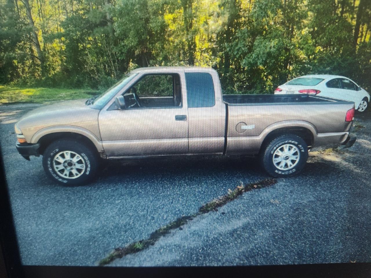 GMC Sonoma Ext Cab 123" WB 4WD SLS 2002
