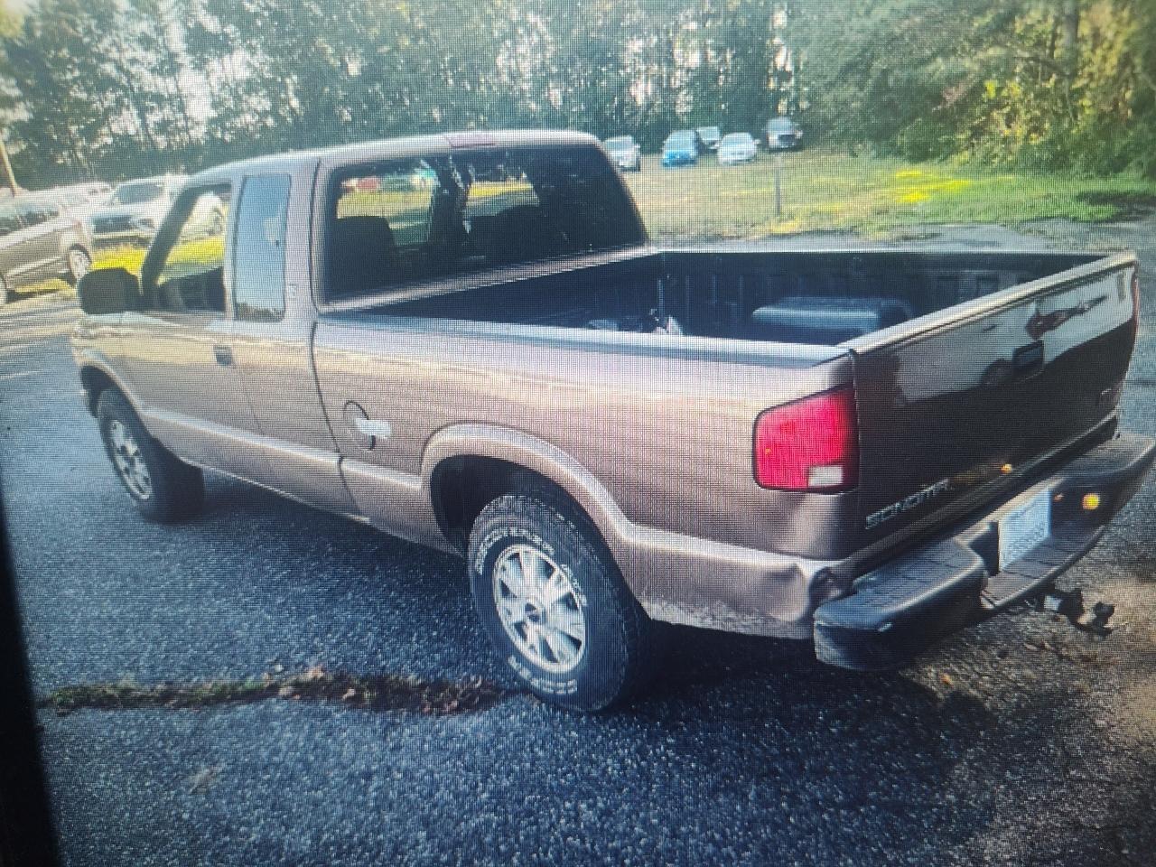 GMC Sonoma Ext Cab 123" WB 4WD SLS 2002