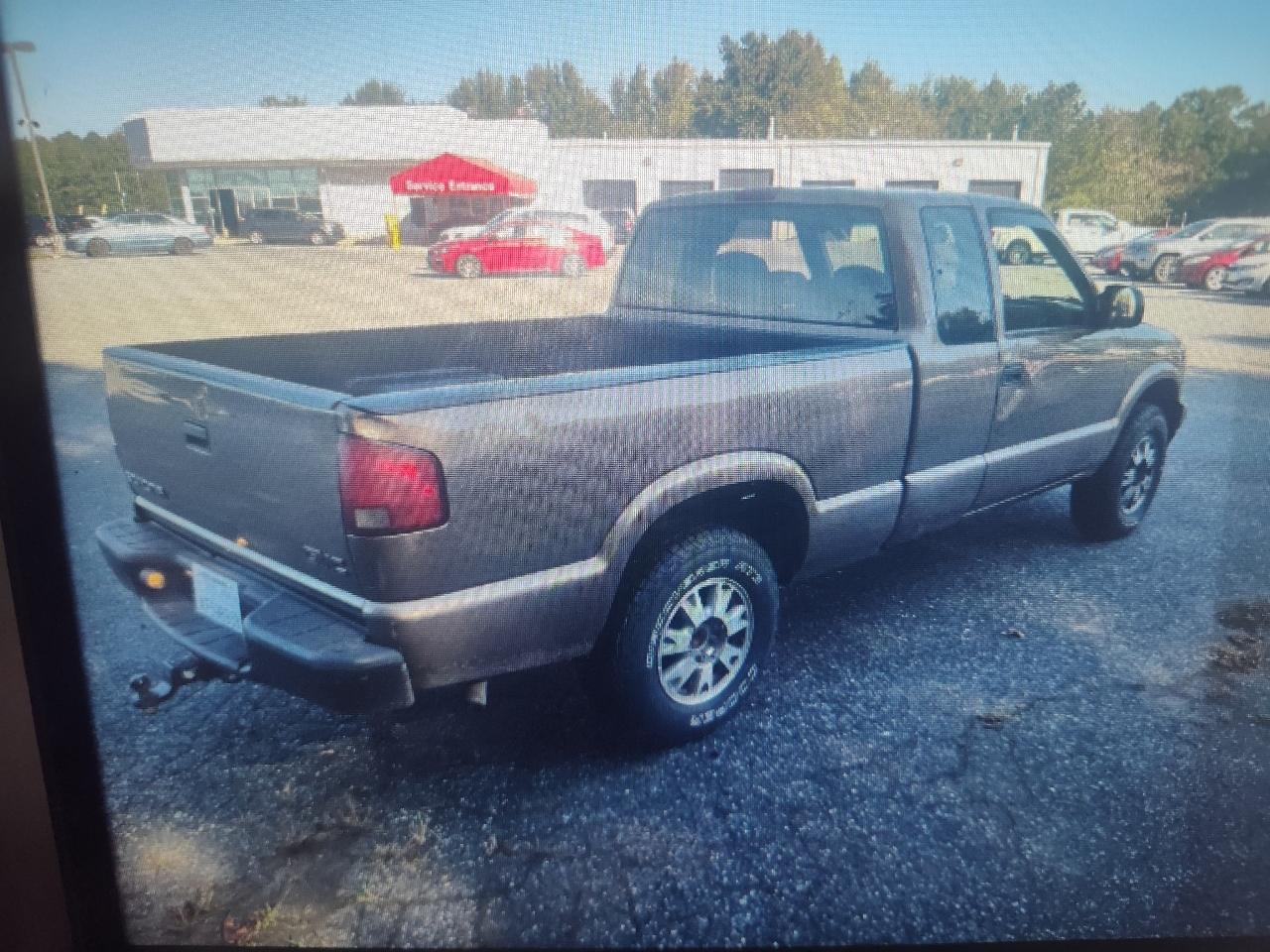 GMC Sonoma Ext Cab 123" WB 4WD SLS 2002