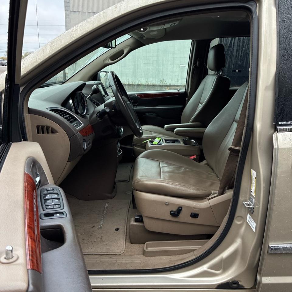 Chrysler Town & Country 4dr Wgn Touring 2013