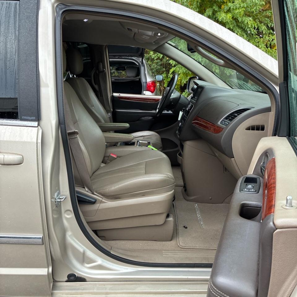 Chrysler Town & Country 4dr Wgn Touring 2013