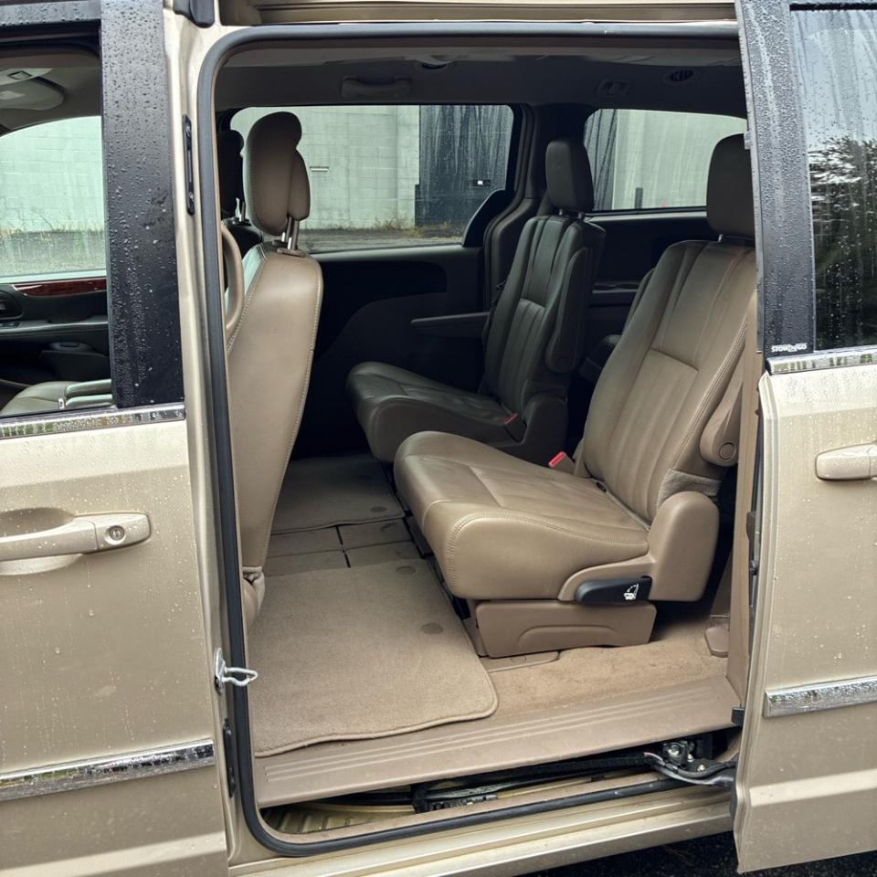 Chrysler Town & Country 4dr Wgn Touring 2013