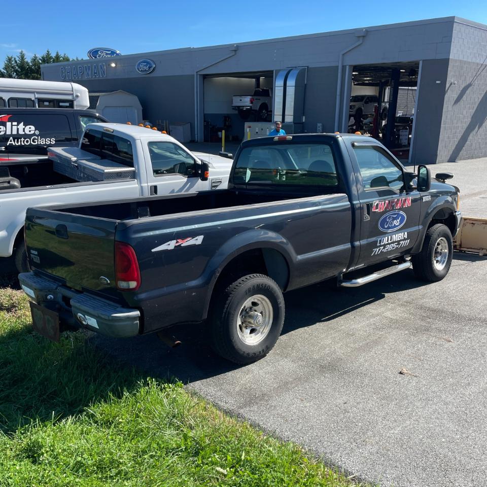 Ford Super Duty F-350 SRW Reg Cab 137" XL 4WD 1999