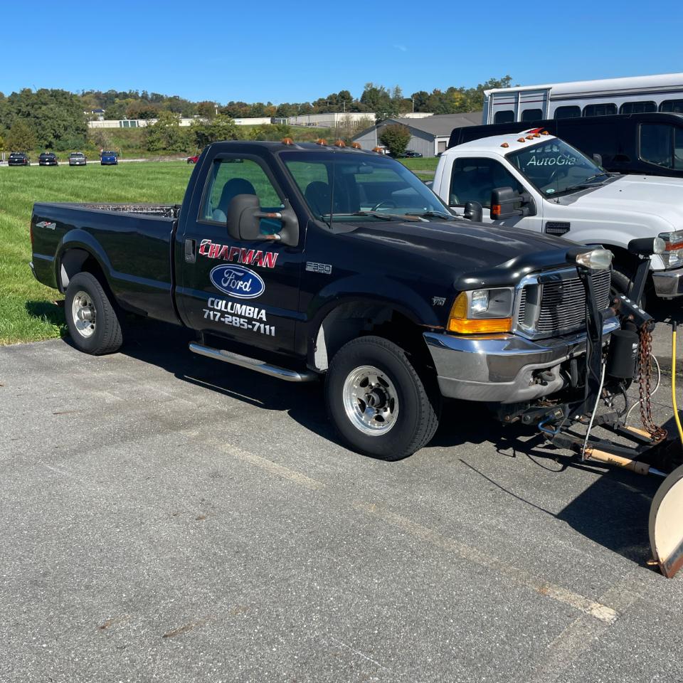 Ford Super Duty F-350 SRW Reg Cab 137" XL 4WD 1999
