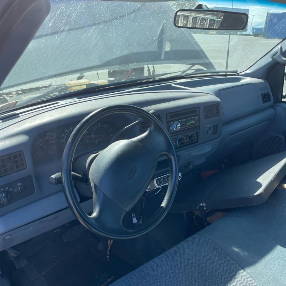Ford Super Duty F-350 SRW Reg Cab 137" XL 4WD 1999
