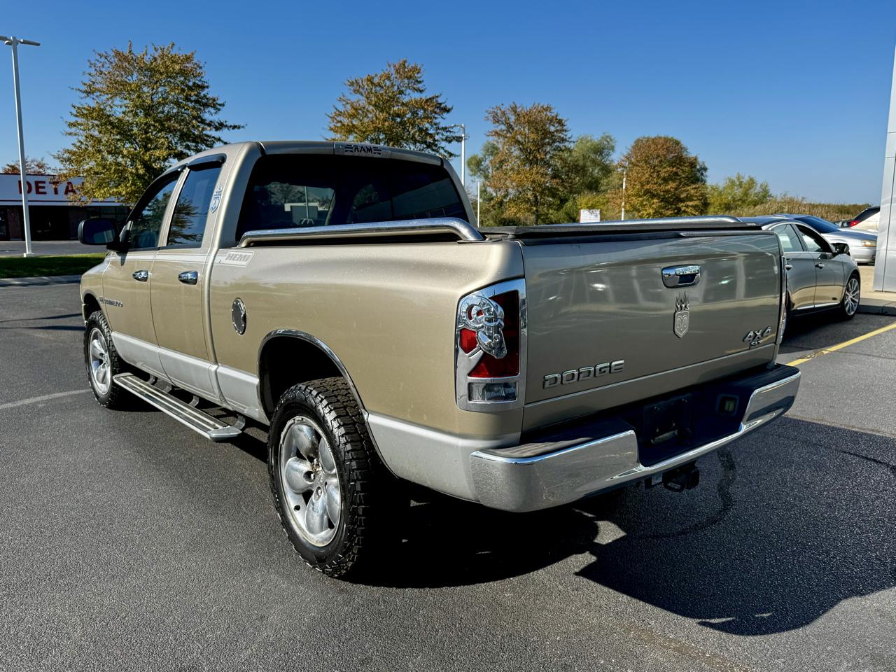 Dodge Ram 1500 4dr Quad Cab 140.5" WB 4WD SLT 2003