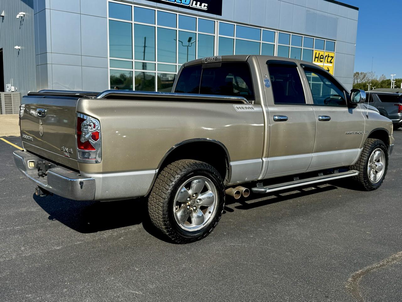 Dodge Ram 1500 4dr Quad Cab 140.5" WB 4WD SLT 2003