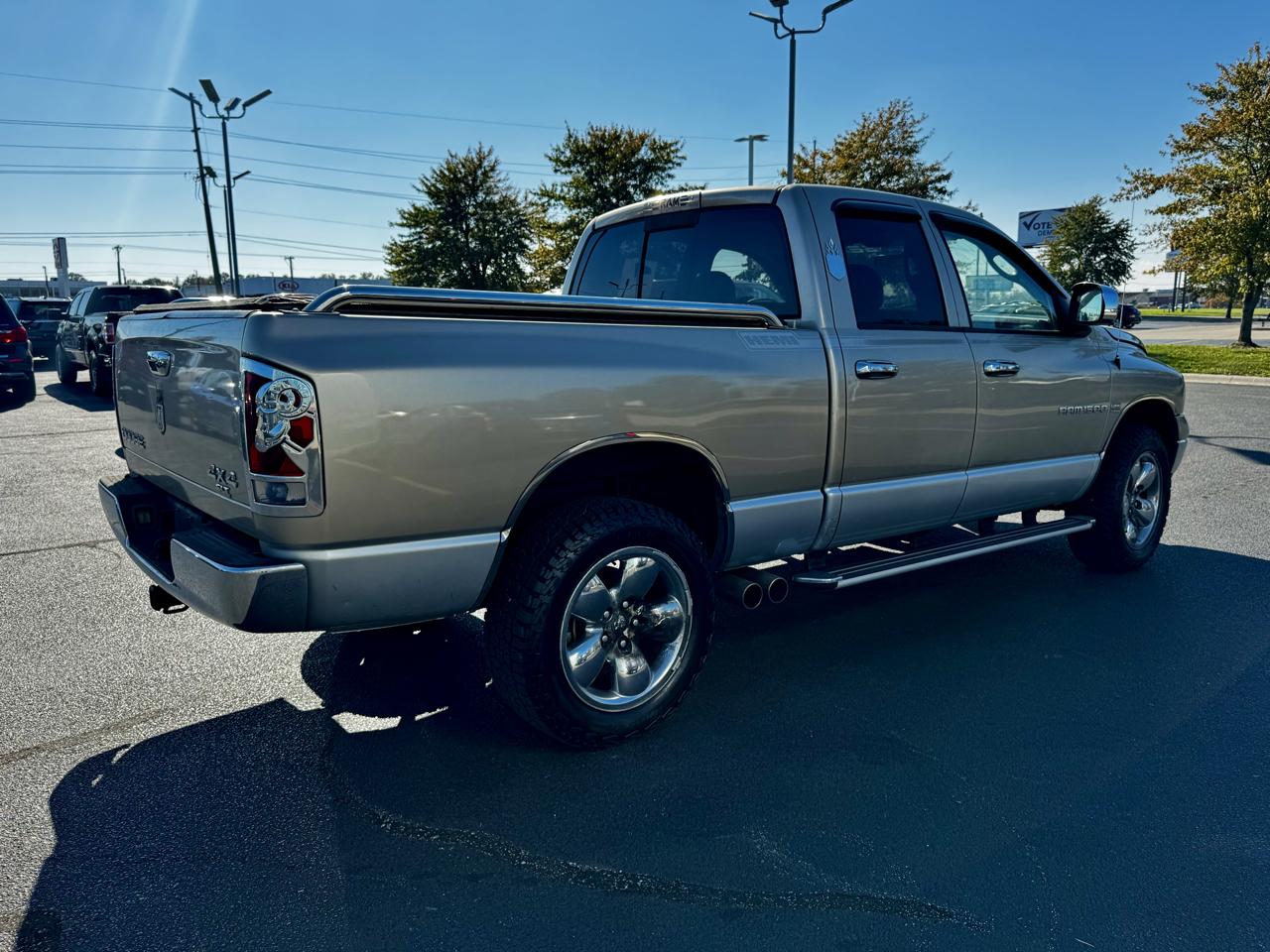 Dodge Ram 1500 4dr Quad Cab 140.5" WB 4WD SLT 2003