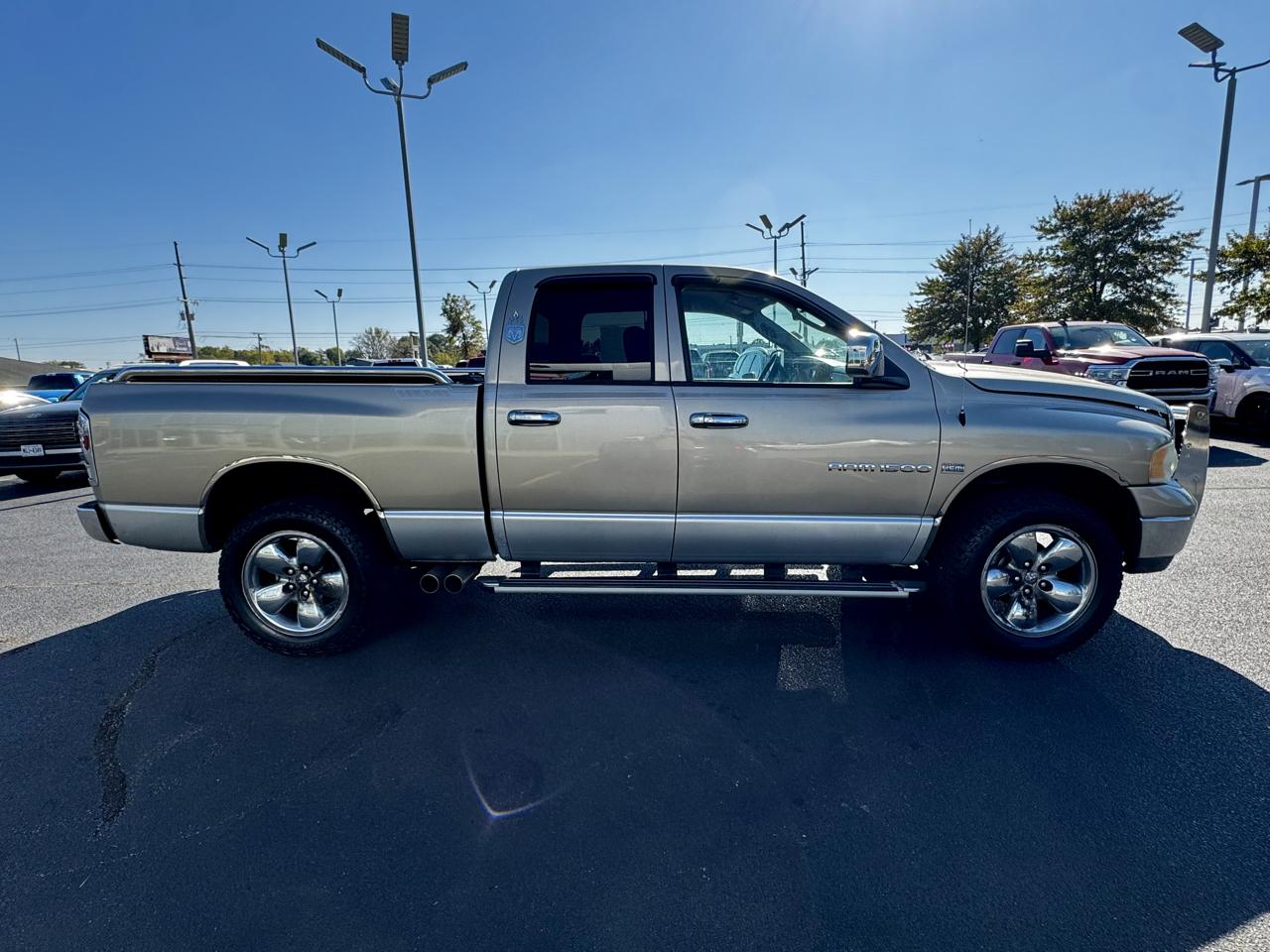 Dodge Ram 1500 4dr Quad Cab 140.5" WB 4WD SLT 2003