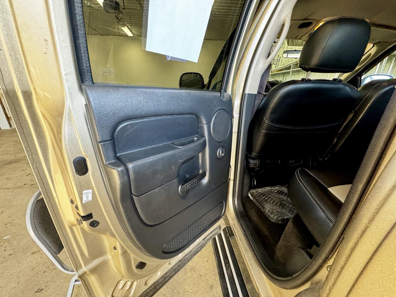 Dodge Ram 1500 4dr Quad Cab 140.5" WB 4WD SLT 2003
