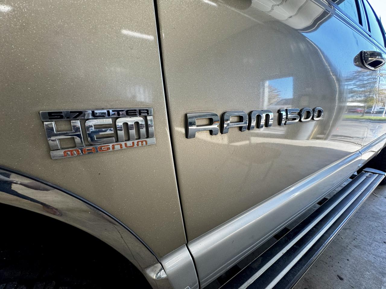 Dodge Ram 1500 4dr Quad Cab 140.5" WB 4WD SLT 2003