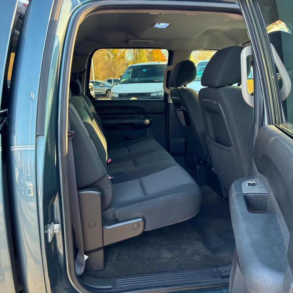 Chevrolet Silverado 1500 4WD Crew Cab 143.5" LT 2011