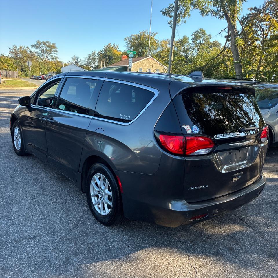 Chrysler Pacifica Touring FWD 2017