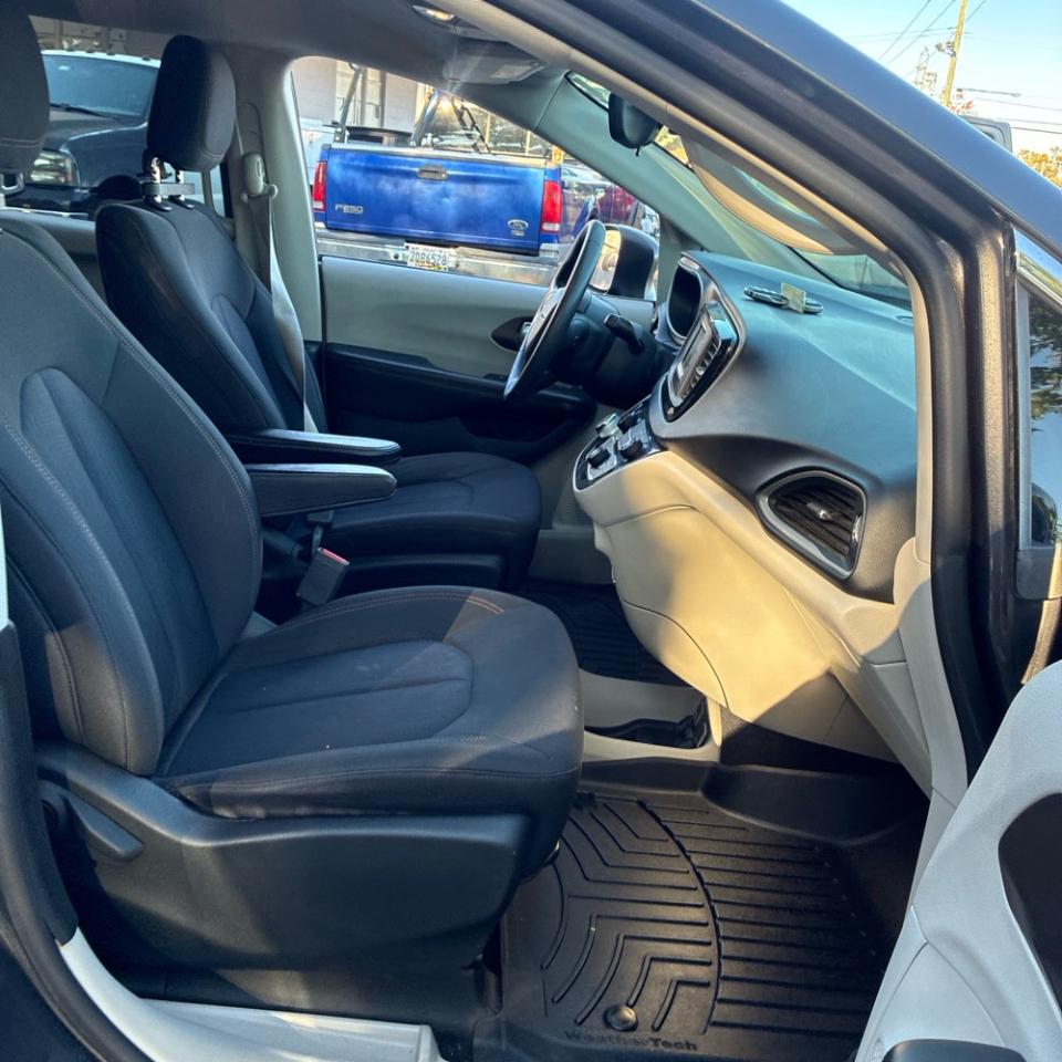 Chrysler Pacifica Touring FWD 2017